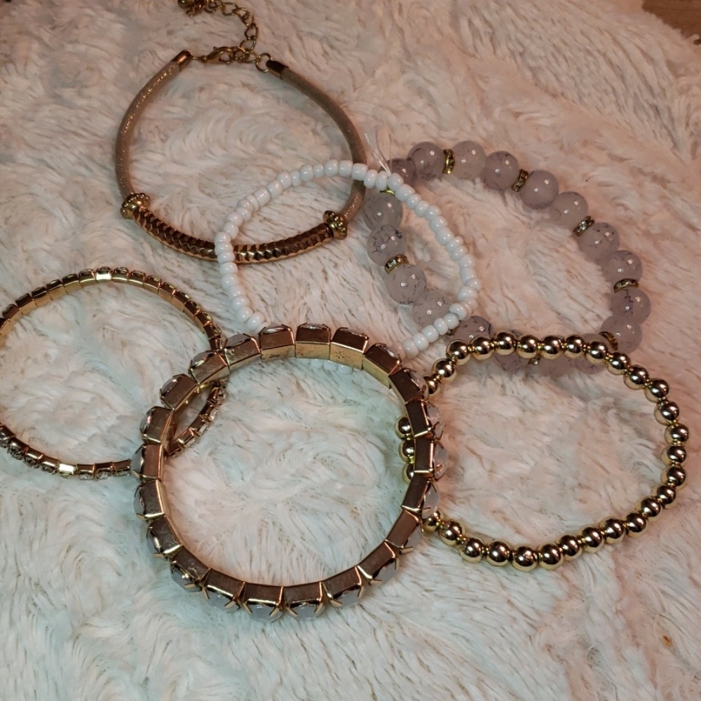 Set of 6 Gold fashion bracelets! - Picture 3 of 6